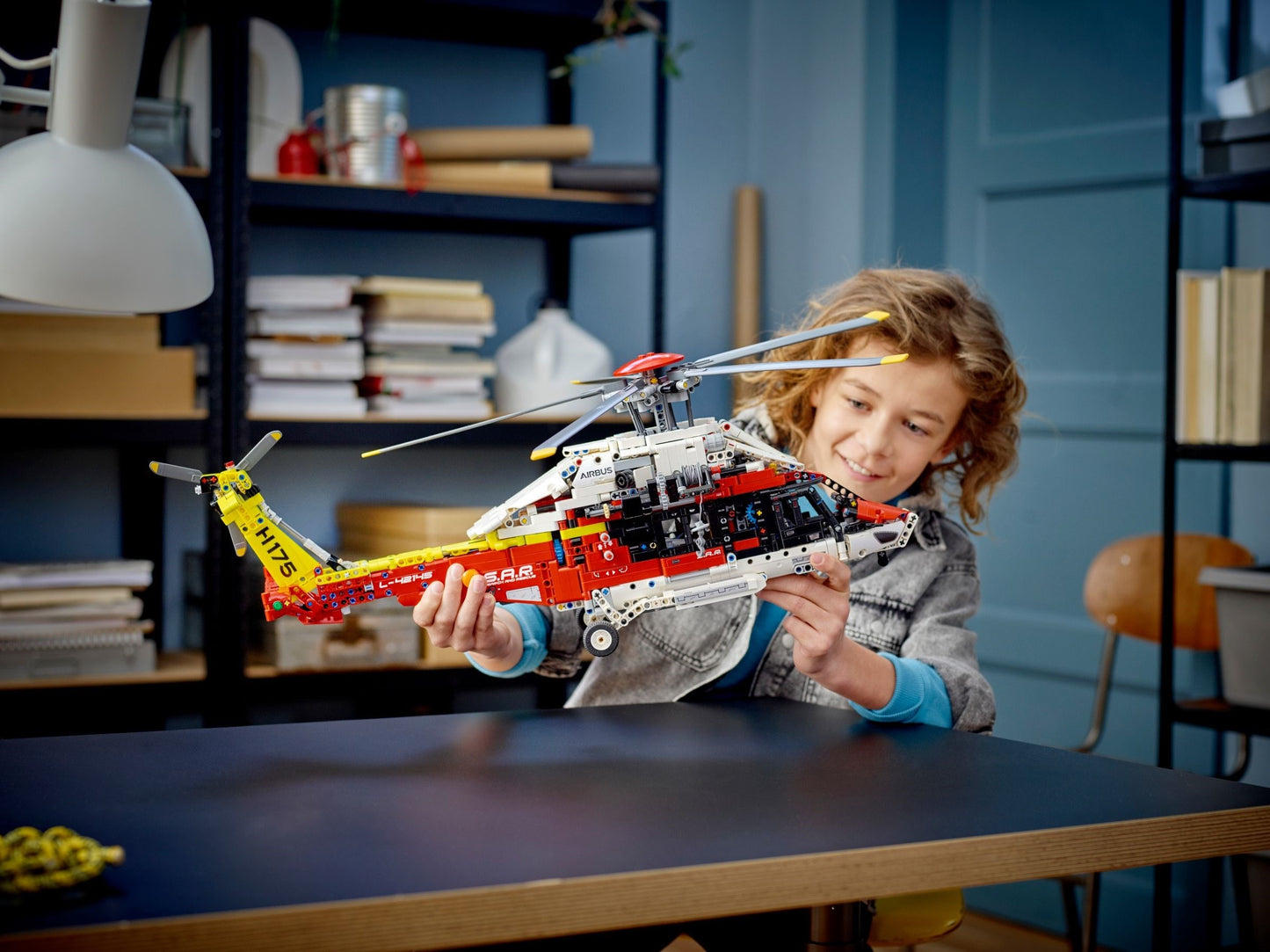 LEGO® Technic™ 42145: Airbus H175 Redningshelikopter