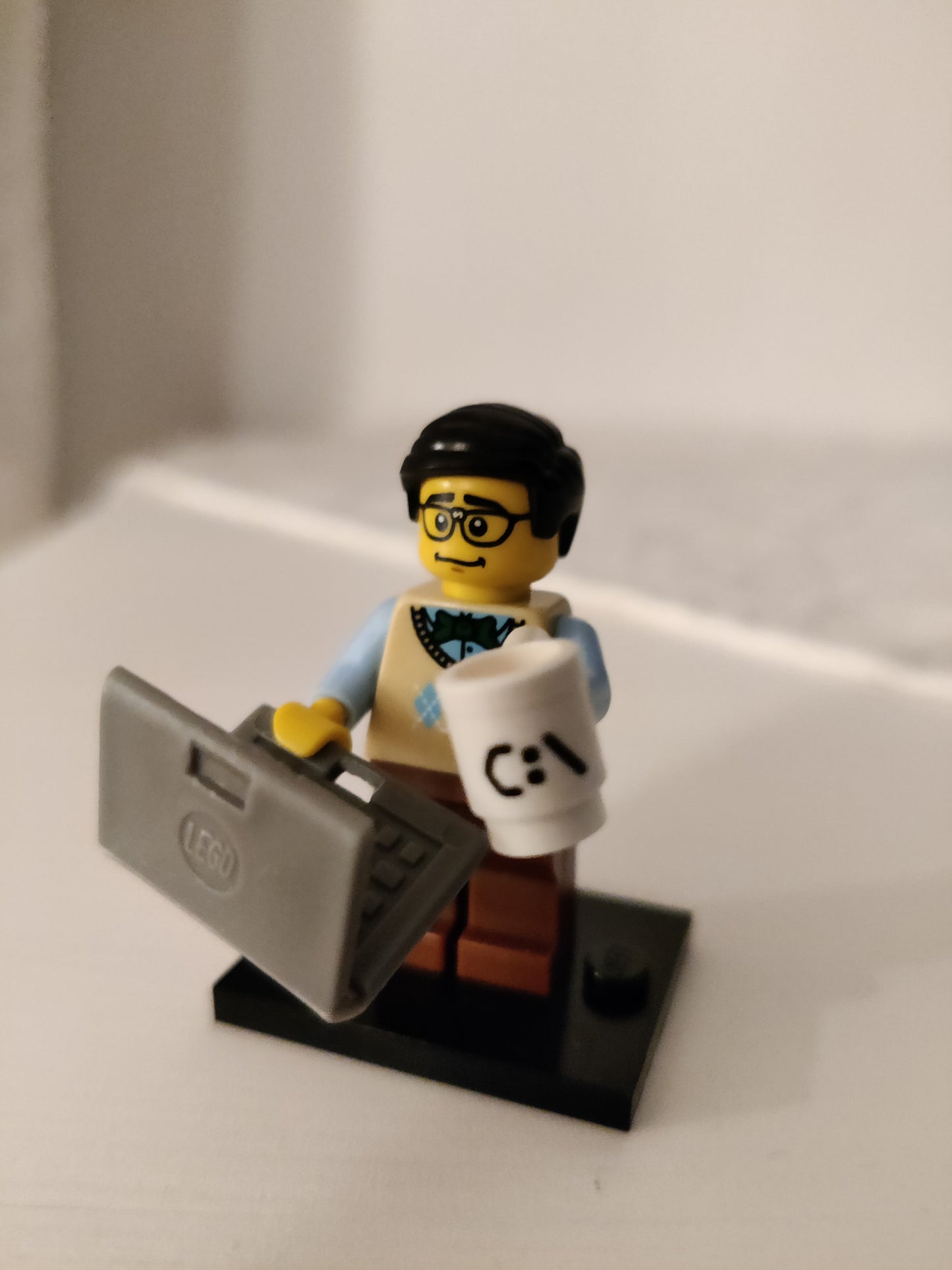 LEGO® Minifigures™ 8831-12: Computer Programmer