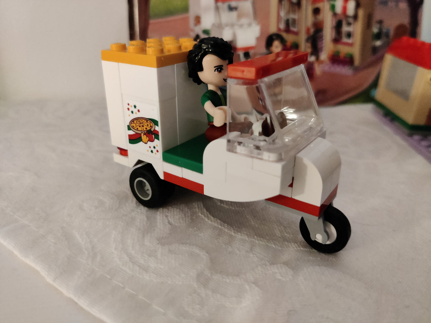 LEGO® Friends™ 41311: Heartlakes pizzeria