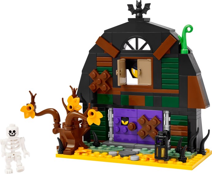 LEGO® 40721: Halloween-dekorert låve