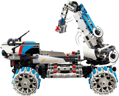 LEGO® Technic™ 42211: Lunar Outpost™ månerover-romkjøretøy