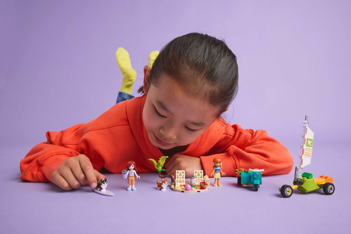 LEGO® Friends™ 42641: Lekesett med surfende hunder og scooter