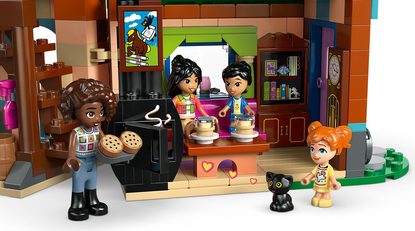 LEGO® Friends™ 42654: Ponniranch med stall