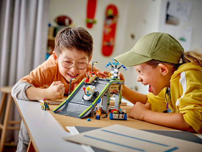 LEGO® City 60460: Grenseløs action: Racerbilbane med rampe