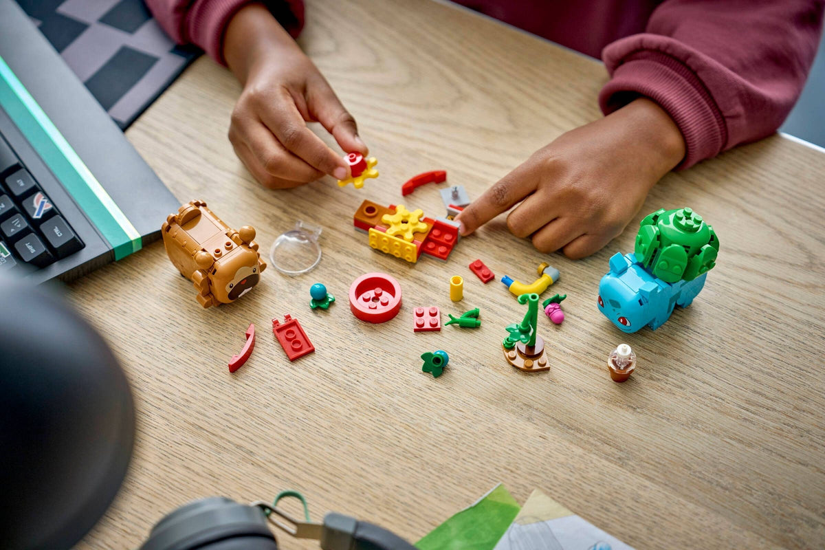 LEGO® Pokémon™ 72155: Berry Bash med Bulbasaur og Bidoof