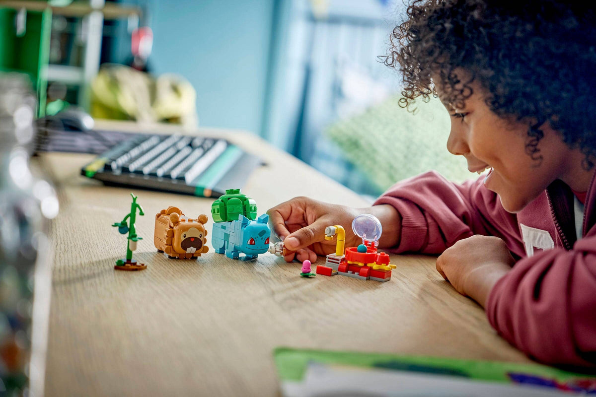 LEGO® Pokémon™ 72155: Berry Bash med Bulbasaur og Bidoof