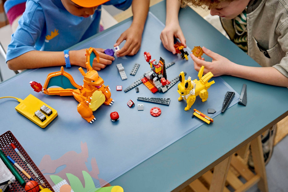 LEGO® Pokémon™ 72167: Den ultimate kampen mellom Charizard og Jolteon