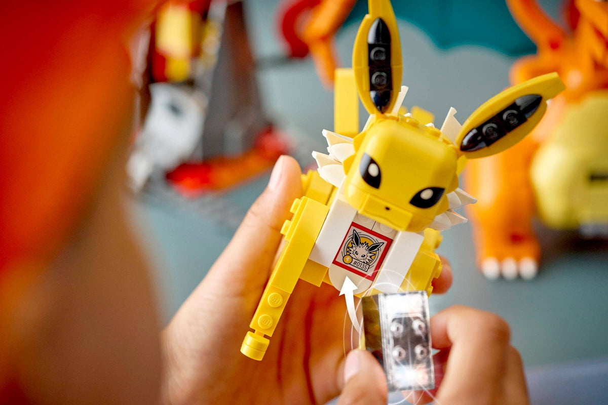 LEGO® Pokémon™ 72167: Den ultimate kampen mellom Charizard og Jolteon
