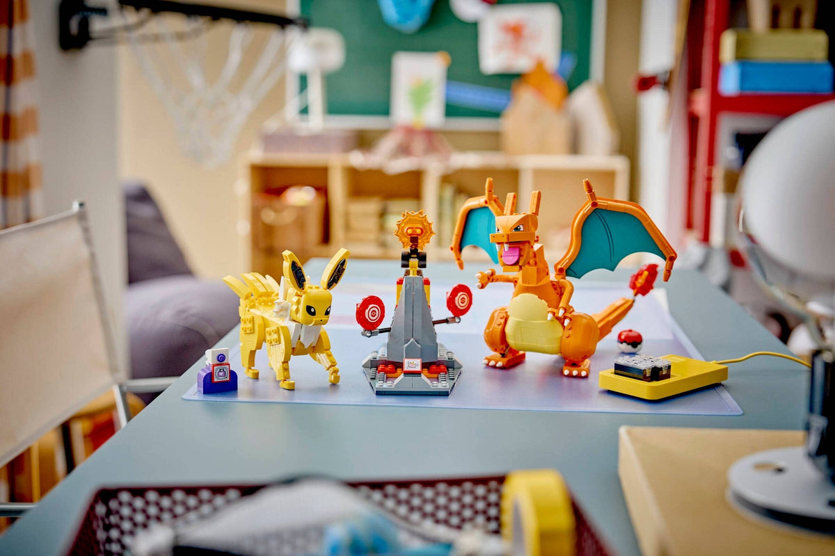 LEGO® Pokémon™ 72167: Den ultimate kampen mellom Charizard og Jolteon