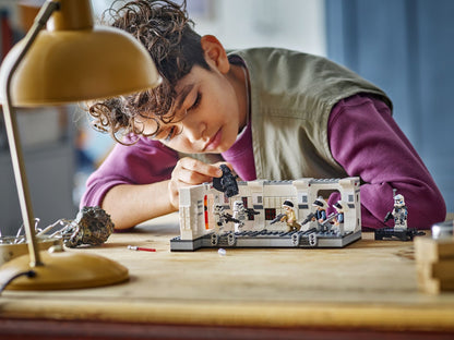 LEGO® Star Wars™ 75387: Bordingen av Tantive IV™