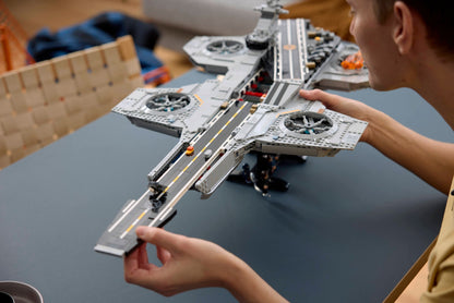 LEGO® Marvel™ 76354: S.H.I.E.L.D. helicarrier