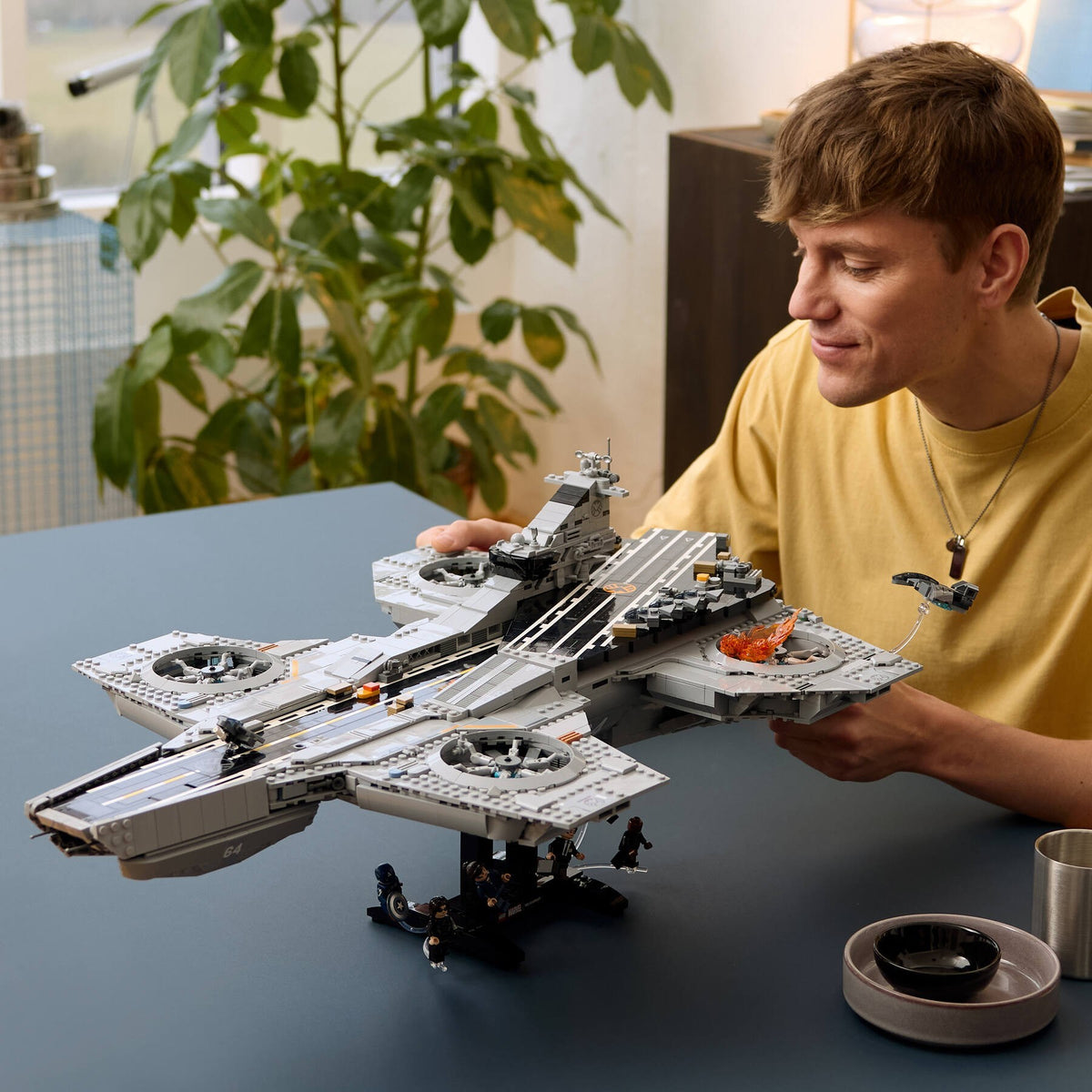 LEGO® Marvel™ 76354: S.H.I.E.L.D. helicarrier