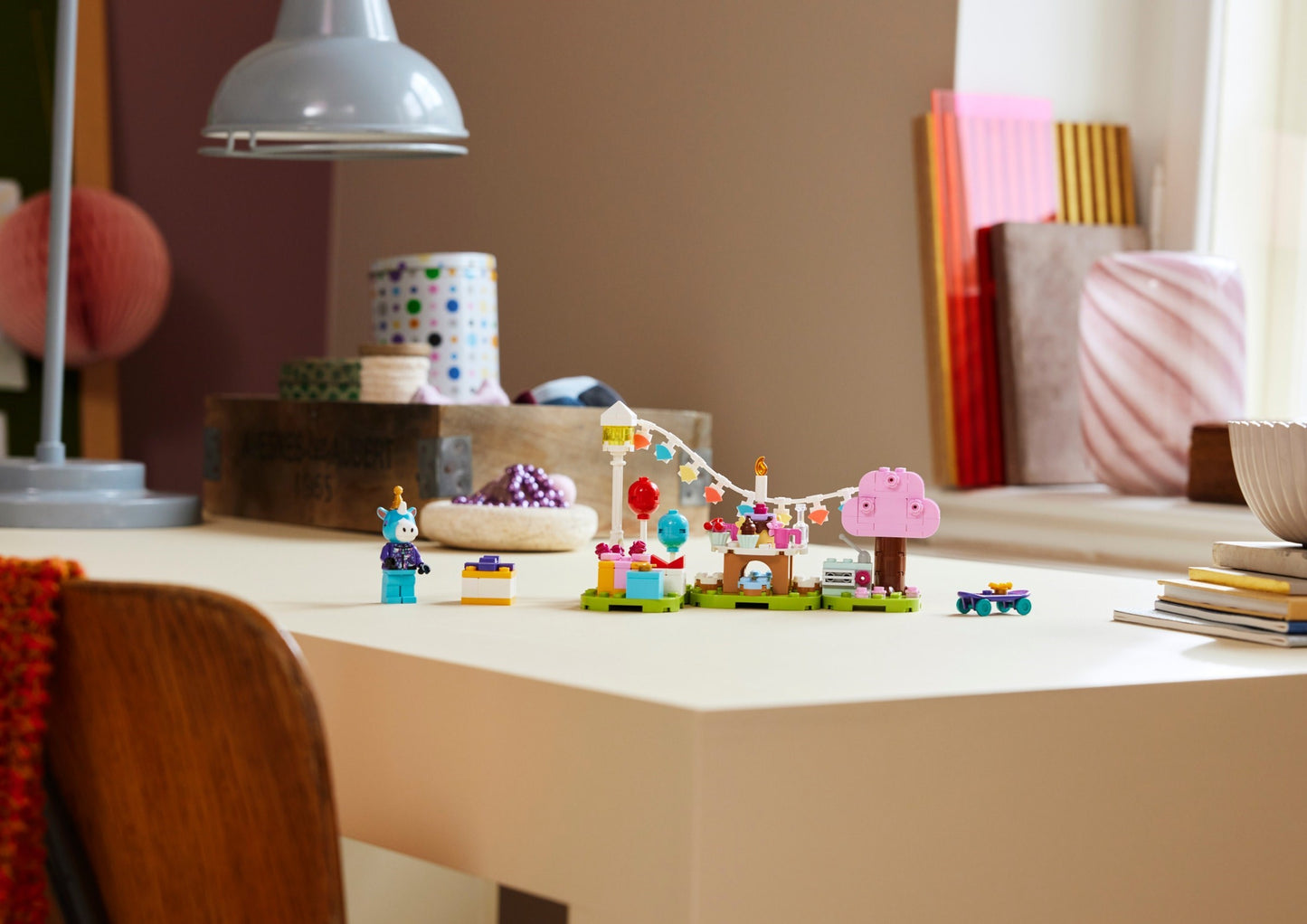 LEGO® Animal Crossing™ 77046: Julians bursdagsfest