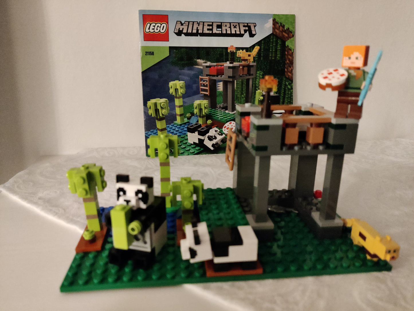 LEGO® Minecraft® 21158: Pandahjem med park