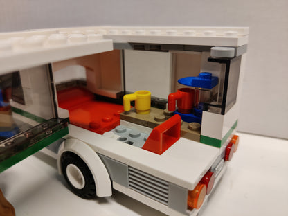 LEGO® City 60117: Van og campingvogn